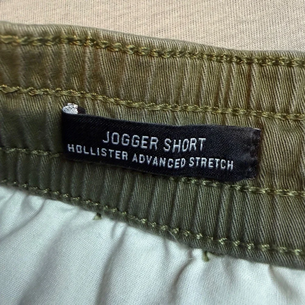 Hollister Mens Jogger Shorts Olive Green Advanced Stretch Raw Hem Size M